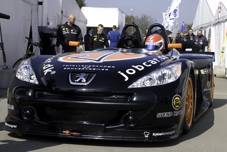 David Falch er sprunget fra DTC til den sjove Peugeot 207 Spider.
(Foto: Motorsporten.dk)